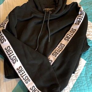 Sisters cropped hoodie